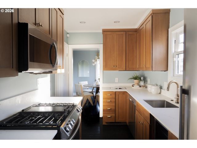 2621 N SUMNER St, Portland, OR 97217