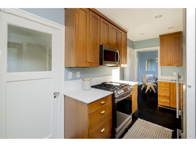 2621 N SUMNER St, Portland, OR 97217