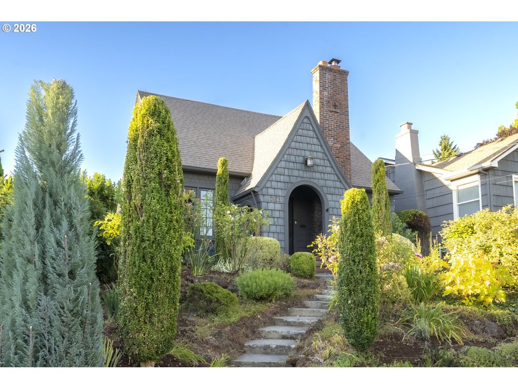 2621 N SUMNER St, Portland, OR 97217