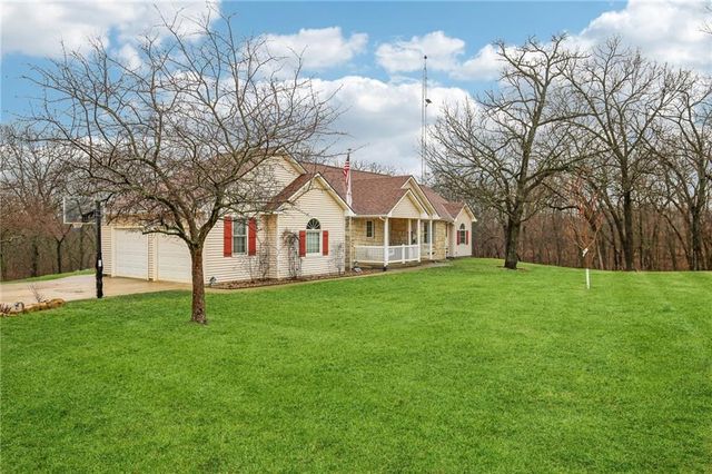 4547 Wallace Road, Mclouth, KS 66054