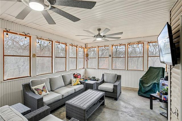 4547 Wallace Road, Mclouth, KS 66054