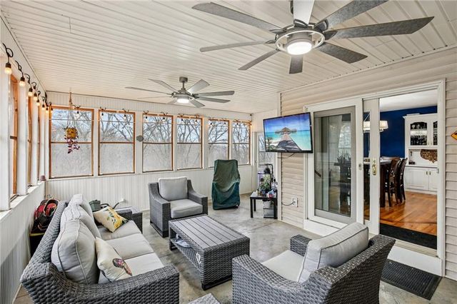 4547 Wallace Road, Mclouth, KS 66054