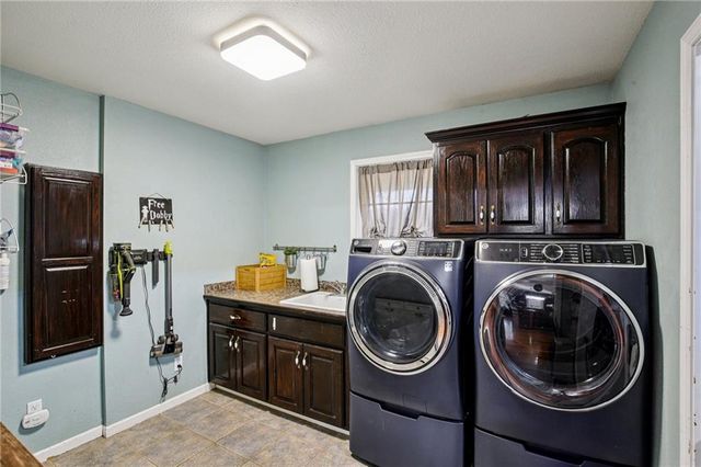 4547 Wallace Road, Mclouth, KS 66054