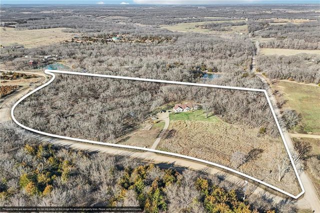 4547 Wallace Road, Mclouth, KS 66054