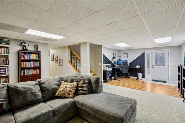 4547 Wallace Road, Mclouth, KS 66054