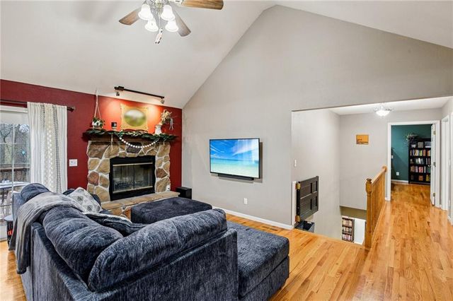 4547 Wallace Road, Mclouth, KS 66054