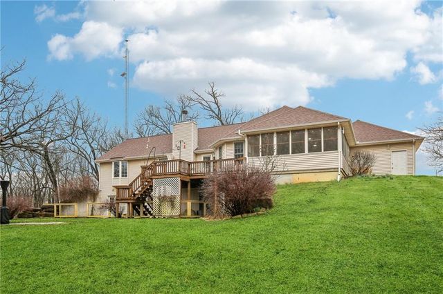 4547 Wallace Road, Mclouth, KS 66054