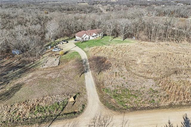 4547 Wallace Road, Mclouth, KS 66054