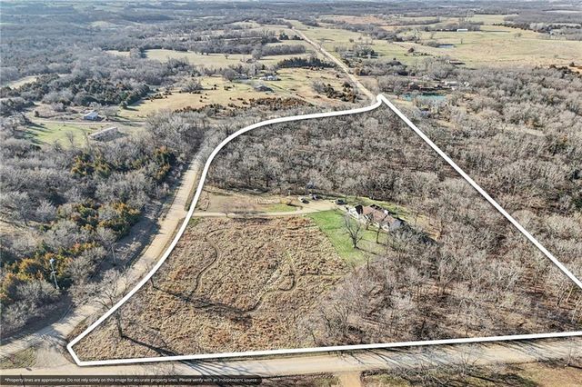 4547 Wallace Road, Mclouth, KS 66054