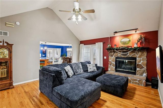 4547 Wallace Road, Mclouth, KS 66054