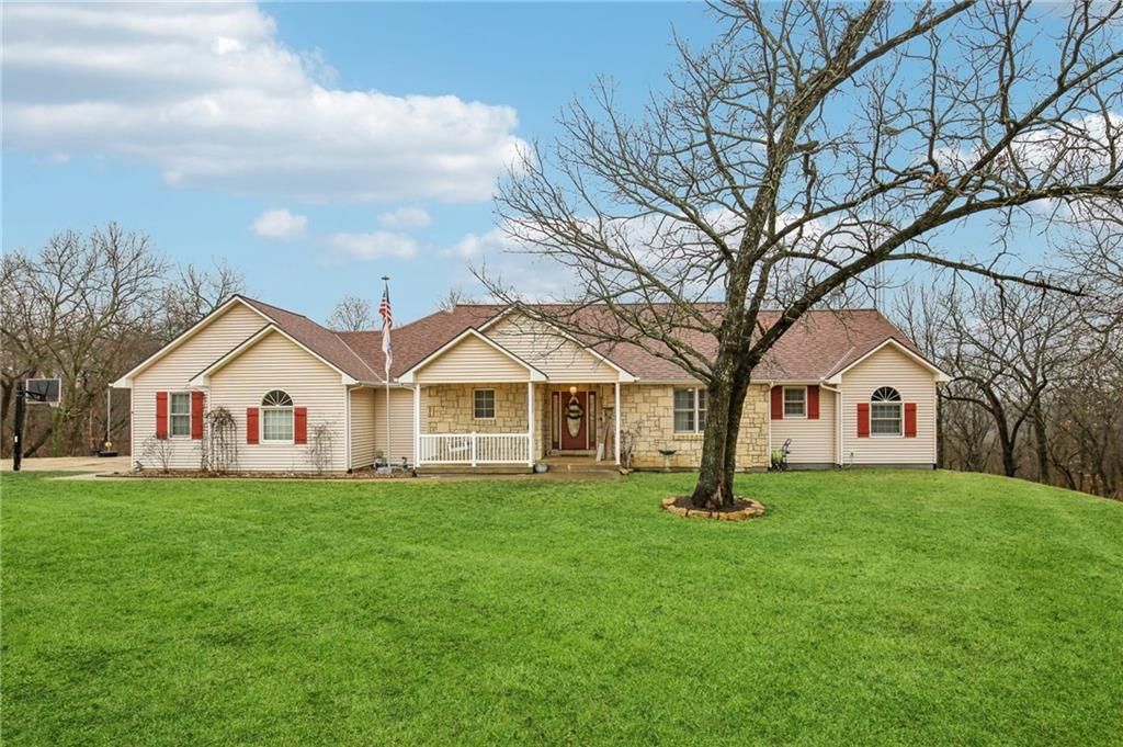 4547 Wallace Road, Mclouth, KS 66054