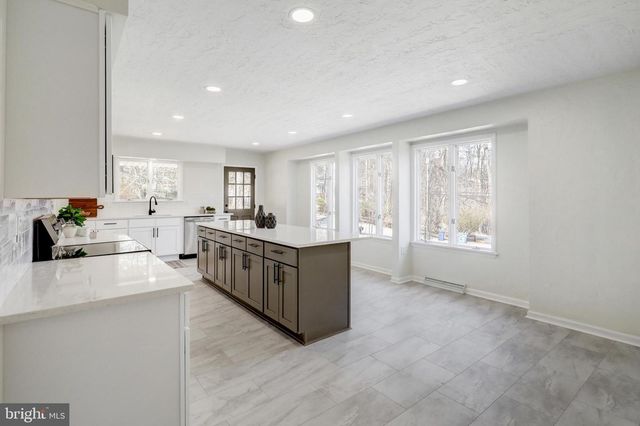 704 FISHING CREEK RD, New Cumberland, PA 17070