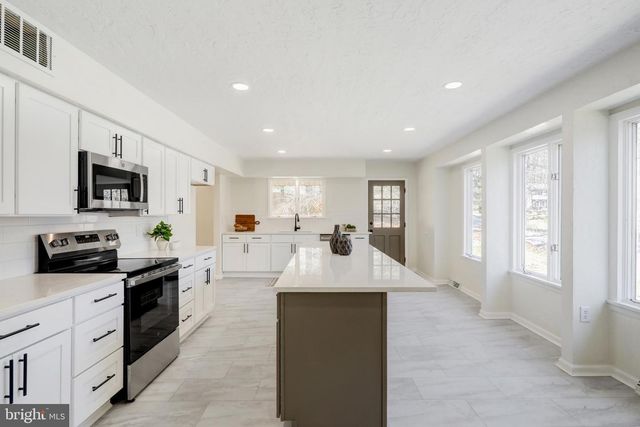 704 FISHING CREEK RD, New Cumberland, PA 17070