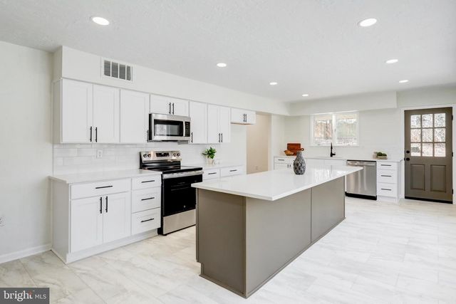 704 FISHING CREEK RD, New Cumberland, PA 17070