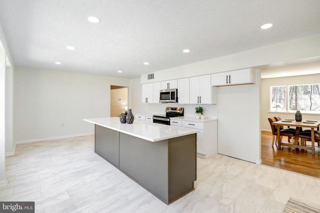 704 FISHING CREEK RD, New Cumberland, PA 17070