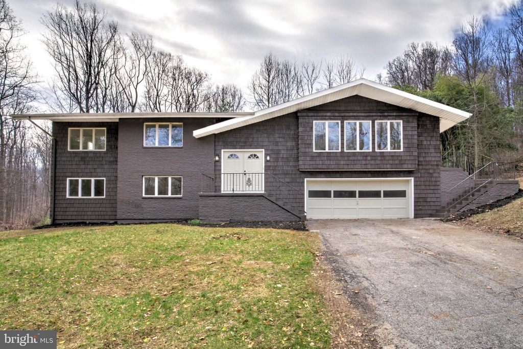 704 FISHING CREEK RD, New Cumberland, PA 17070