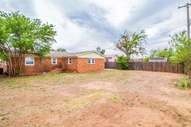 2417 E 28th Street, Lubbock, TX 79404