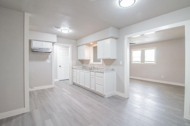 2417 E 28th Street, Lubbock, TX 79404