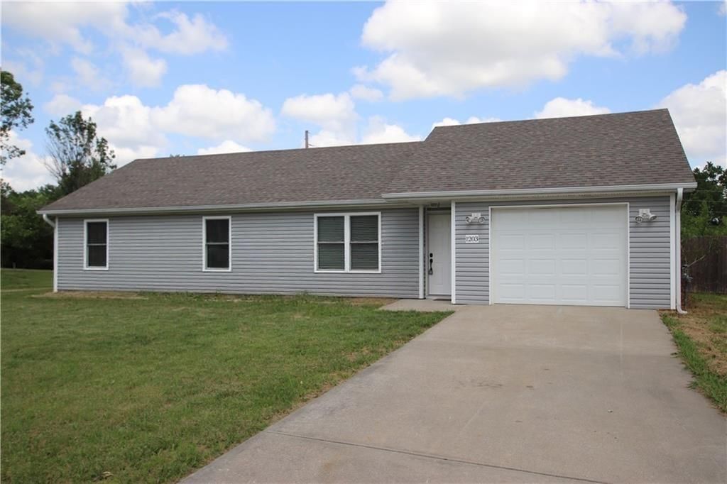 1203 SE 125 Road, Knob Noster, MO 65336