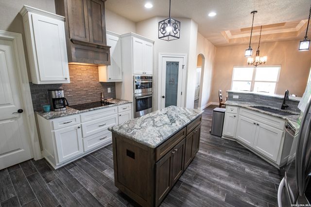 104 N Tranquility, La Vernia, TX 78121