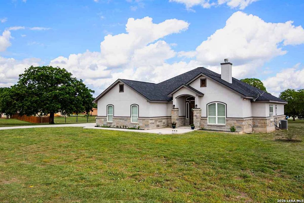104 N Tranquility, La Vernia, TX 78121