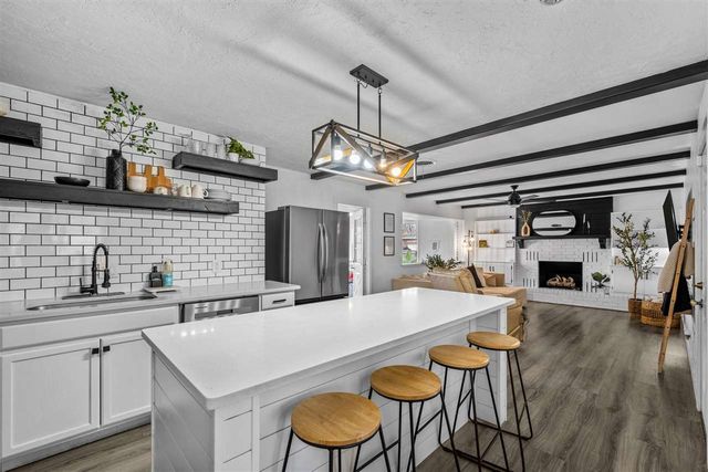 7130 NW Woodland Pl, Lawton, OK 73505