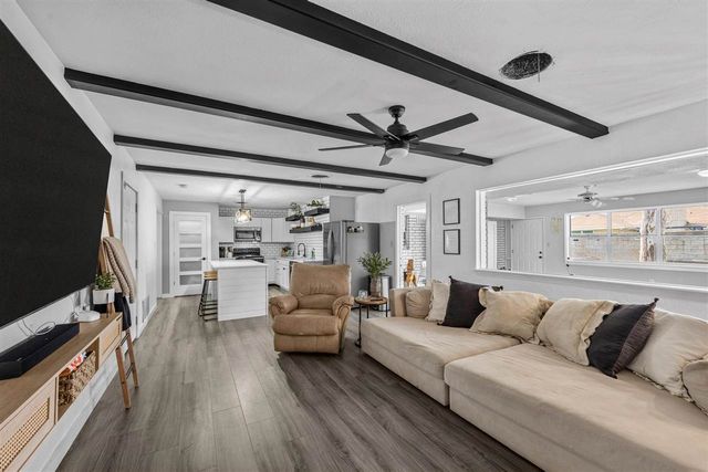 7130 NW Woodland Pl, Lawton, OK 73505