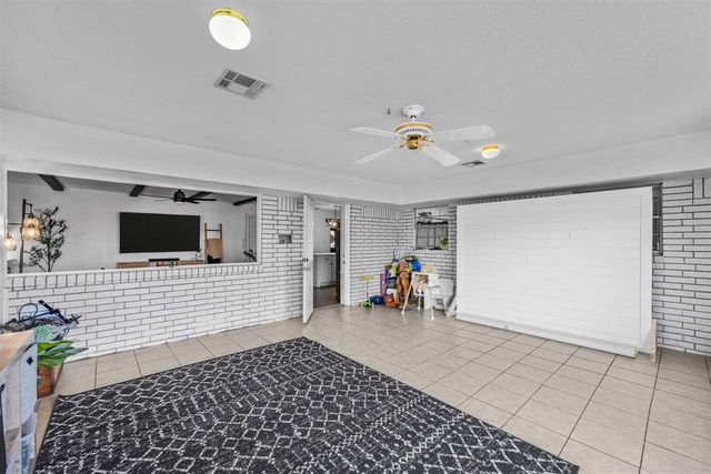 7130 NW Woodland Pl, Lawton, OK 73505