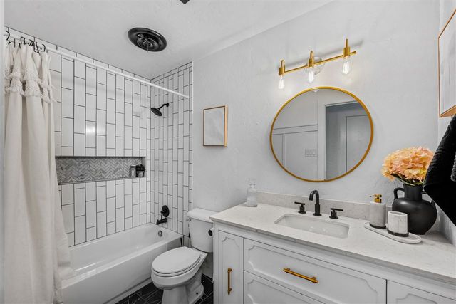 7130 NW Woodland Pl, Lawton, OK 73505