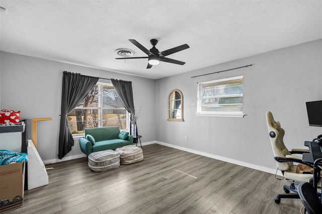 7130 NW Woodland Pl, Lawton, OK 73505