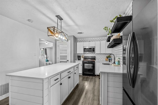 7130 NW Woodland Pl, Lawton, OK 73505