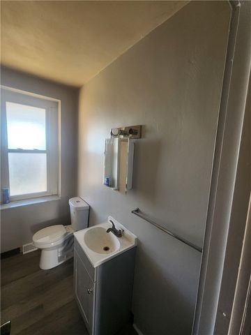 306 Campbell St, Mckees Rocks, PA 15136