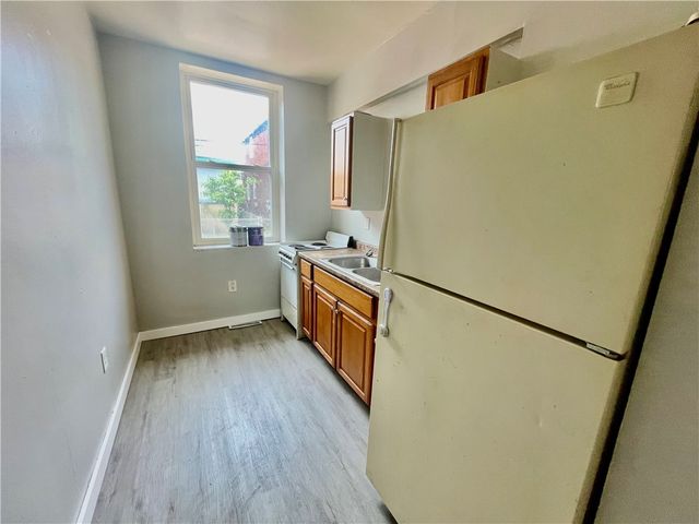 306 Campbell St, Mckees Rocks, PA 15136