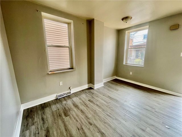 306 Campbell St, Mckees Rocks, PA 15136