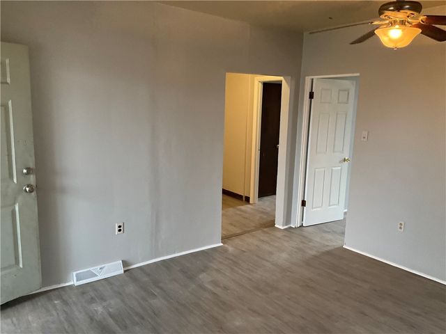 306 Campbell St, Mckees Rocks, PA 15136