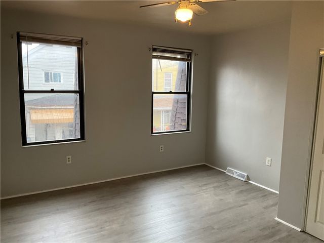 306 Campbell St, Mckees Rocks, PA 15136