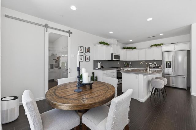 2102 E Makenna Drive, Fresno, CA 93730