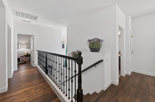 2102 E Makenna Drive, Fresno, CA 93730