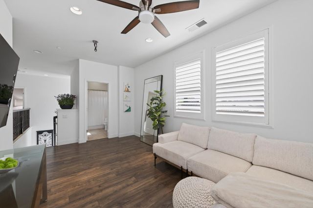 2102 E Makenna Drive, Fresno, CA 93730