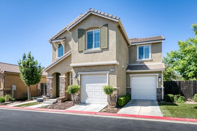2102 E Makenna Drive, Fresno, CA 93730