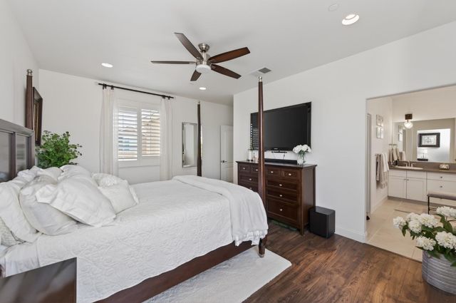 2102 E Makenna Drive, Fresno, CA 93730