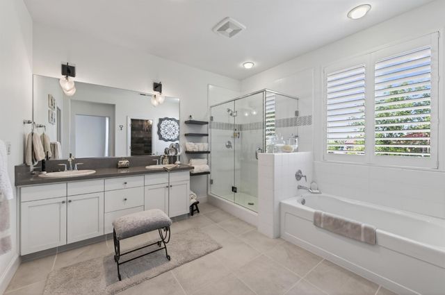 2102 E Makenna Drive, Fresno, CA 93730