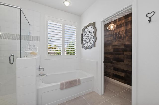 2102 E Makenna Drive, Fresno, CA 93730
