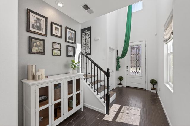 2102 E Makenna Drive, Fresno, CA 93730