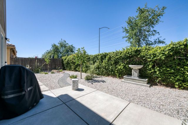 2102 E Makenna Drive, Fresno, CA 93730