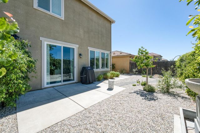 2102 E Makenna Drive, Fresno, CA 93730