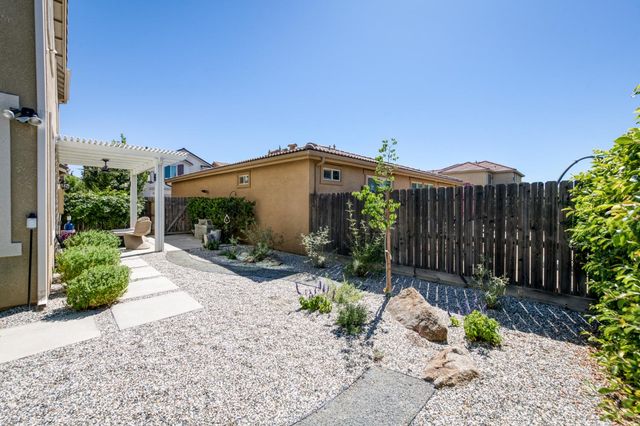 2102 E Makenna Drive, Fresno, CA 93730