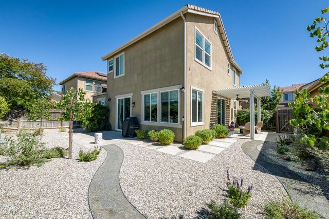 2102 E Makenna Drive, Fresno, CA 93730