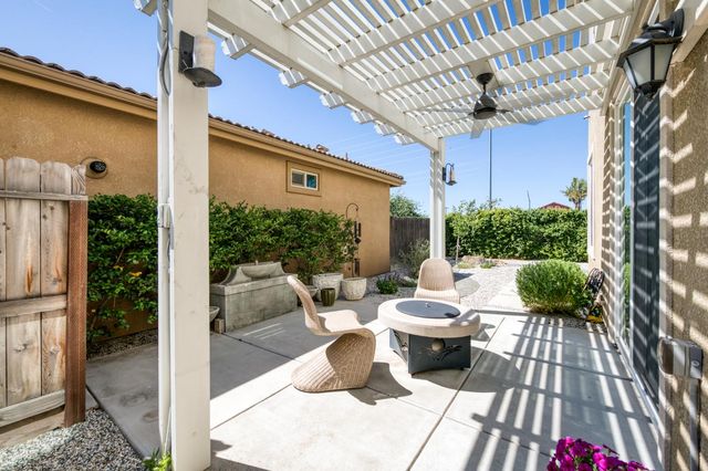 2102 E Makenna Drive, Fresno, CA 93730