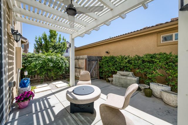 2102 E Makenna Drive, Fresno, CA 93730